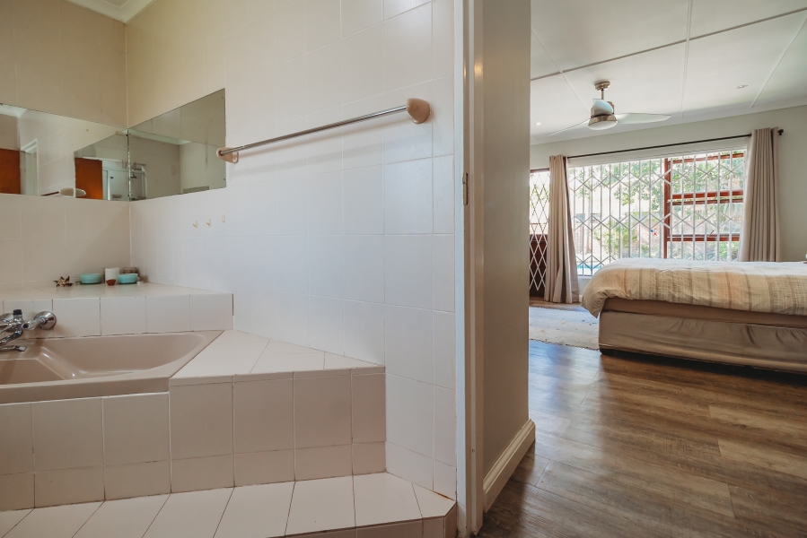 4 Bedroom Property for Sale in Loerie Park Western Cape